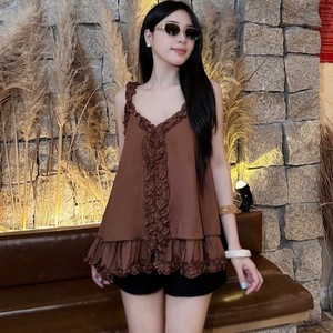 Ensemble short et haut en mousseline marron à col en V et volants pour femme – Sexy, décontracté, respirant, séchage rapide, coupe droite, longueur genou, couleur unie – Idéal printemps-été - Product Image 1