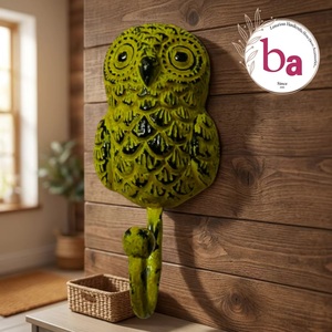 Porte-manteau et porte-chapeau mural en fonte artisanale jaune vieillie en forme de hibou, avec porte-clés - Product Image 1