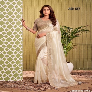 Sari en organza de qualité supérieure avec sequins épars, motifs Butti et bordure, et ensemble de blouse assortie prête-à-porter – Achat en ligne Inde - Product Image 1