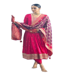 Colección Premium: Kurti, Pantalón y Dupatta de Seda Banana con Bordado Zari Dorado, Fabricante de la India a Precio de Mayoreo - Product Image 1