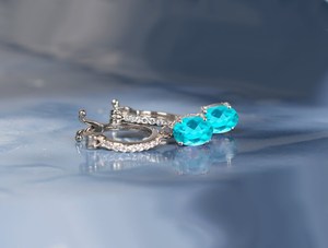 Boucles d'oreilles clous en tourmaline Paraiba plaquées or, bijoux de luxe en pierres précieuses, cadeau pour elle, élégantes pour mariage, fête, anniversaire - Product Image 2