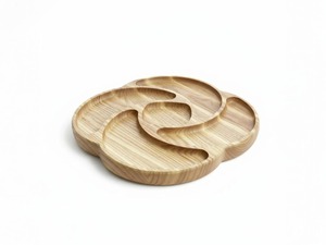 Plateau en bois élégant de style floral, idéal pour servir plusieurs aliments, salades, épices et en-cas - Product Image 3