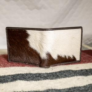 Cartera de Cuero Vacuno con Pelo de Primera Calidad para Hombre, Cartera Bifold de Cuero Genuino, Proveedor de Logotipos Personalizados con Caja de Empaque Personalizada - Product Image 6