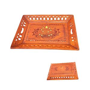 Plateaux de service en bois faits à la main avec incrustations en laiton, lot de 2 — 8,5×13 po et 9,5×15 po, côtés découpés sculptés, plateau décoratif pour ottoman - Product Image 1