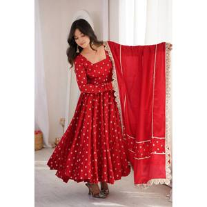 Robe Anarkali en soie chinon lourde avec broderies de sequins et de zari - Product Image 3