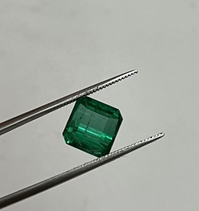ธรรมชาติ3.86 Cts แปดเหลี่ยมมรกตตัดรูปร่างอัญมณีหลวมจากต้นกำเนิดแซมเบียที่มีสีเขียวสดใส - Product Image 2