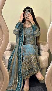 Salwar Kameez en soie bleue pour femmes, longueur au sol, tenue ethnique indienne traditionnelle avec broderie dorée, style mariage - Product Image 3