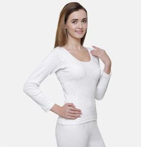 Camiseta térmica ajustada para mujer, ropa interior elástica de invierno, camiseta térmica con forro polar, ropa cómoda de manga larga - Product Image 1