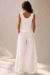 Conjunto de Top Corto sin Mangas con Cuello Redondo en Spandex/Algodón Blanco para Mujer con Pantalones Anchos de Lona, Estilo Minimalista, Tejido Transpirable - Product Image 2