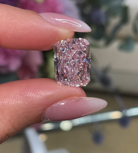 เพชรเพาะเลี้ยงทรงคุชชั่นเรเดียนท์คัท น้ำหนัก 2.07 กะรัต ยี่ห้อ Wholesale Stars Gem รับรองโดย IGI ระดับความสะอาด VVS2 ผลิตด้วยวิธี HPHT CVD สีชมพู สำหรับทำเครื่องประดับ - Product Image 2