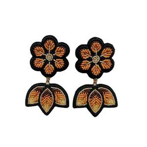 Pendientes únicos de cuentas de colores, hechos a mano, para fiestas y regalos, a precio económico. - Product Image 1