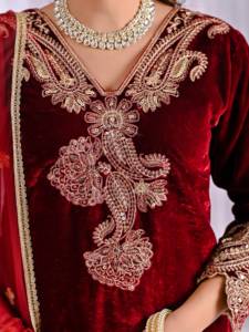 Conjunto de diseñador con bordado y secuencia de codificación, top de terciopelo viscosa con pantalón y dupatta, completamente cosido y listo para usar. - Product Image 3