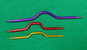 AA0252 Ensemble de 3 aiguilles à coudre pour câbles, en aluminium, couleurs violet, rouge et or - Product Image 3