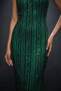 Robe de soirée élégante entièrement faite à la main, couleur vert émeraude, col halter, robe sirène entièrement pailletée, vente en gros - Product Image 3
