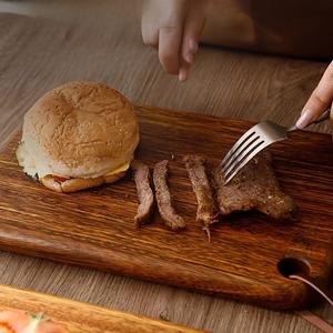 Planche à découper haut de gamme avec bords arrondis lisses, boucle de suspension, design ergonomique, surface compatible couteaux pour une découpe quotidienne - Product Image 2