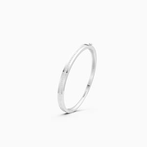 Deslumbrante pulsera Crown Star con diamante cultivado en laboratorio de 0.70 quilates en oro amarillo, blanco y rosa de 9 quilates - Product Image 2