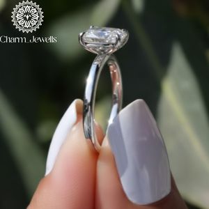 Bague Classique Femme Charm Jewells Certifiée IGI, 3 grammes, Plaqué Or Argenté, Moissanite Taille Coussin, Sertissage à Griffes, Bague d'Éternité - Product Image 3
