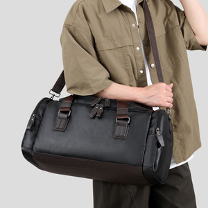 Sac de voyage en cuir PU imperméable, grande capacité, sac à dos de week-end, sangle réglable, fermeture éclair, sac de sport pour la nuit - Product Image 1
