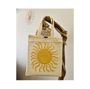 Bolso Tote de Lona de Algodón Hecho a Mano con Bordado de Conchas Marinas y Cuentas, Reutilizable, Bajo MOQ, Buen Precio, Última Tendencia - Product Image 4