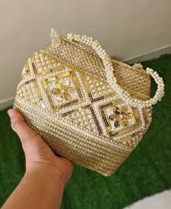 Sacs à main dorés pour femmes, design élégant avec perles et poignée perlée, différents modèles, sacs à main pour mariage et festivals. - Product Image 5