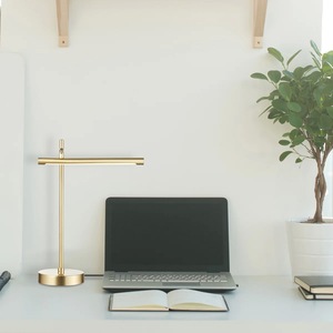 Lámpara de Mesa Decorativa de Latón de Lujo con Diseño Moderno para Hoteles y Villas - Product Image 3