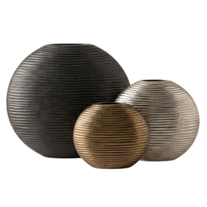 Florero de Metal Dorado con Diseño Irregular Retorcido y Plegado, Hecho a Mano en Aluminio, Decorativo para Mesa de Salón - Product Image 4