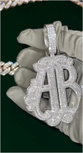 Nuevos Diseños de Joyería Hip Hop, Colgante de Letra 3D Personalizado en Plata de Ley 925 con Oro Blanco, Completamente Cubierto de Moissanita Esmeralda, Estilo Moderno - Product Image 3