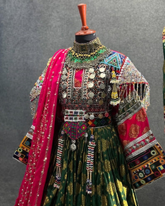 Lehenga Choli indien traditionnel avec dupatta brodé pour mariage, robe ethnique ample en soie pour femme, longueur au sol. - Product Image 5