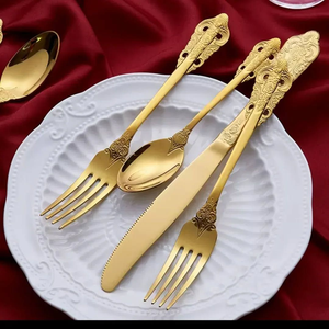 Ensemble de couverts en or poli exquis, avec de magnifiques poignées géométriques modernes à facettes, qualité supérieure disponible à prix de gros. - Product Image 3