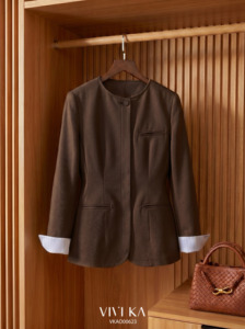 Blazer élégant pour femme à manches longues sans col LYDIA, couleur marron, en stock, uni - Product Image 3