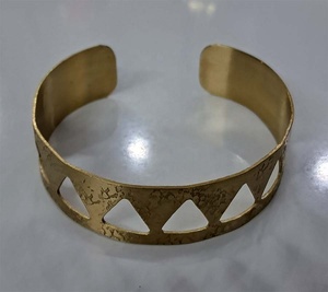 เครื่องประดับโลหะยอดนิยมสร้อยข้อมือกำไลข้อมือทองเหลืองแฟชั่นสำหรับสุภาพสตรีเหมาะสำหรับงานปาร์ตี้และเป็นของขวัญจาก GC-BL-376อินเดีย - Product Image 1