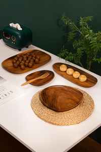 Assiette à dîner en bois massif faite à la main, plateau de service rustique pour la cuisine - Product Image 4