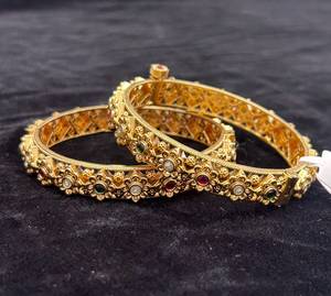 กำไลข้อมือผู้หญิง TISHYA DIAMOND ชุบทอง ประดับคริสตัลแบบ Channel Set และดีไซน์เรขาคณิต เครื่องประดับงานแต่งงานสไตล์ชาติพันธุ์สุดอินเทรนด์ - Product Image 2