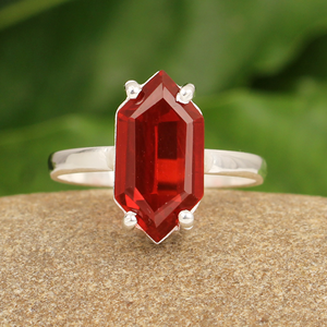 Anillo de Plata de Ley 925 para Mujer con Granate de Mozambique Sólido de 8x16mm, Cuarzo, Gema Hidroincrustada Hecha a Mano, Engaste de Garras, Joyería de Diseño - Product Image 1