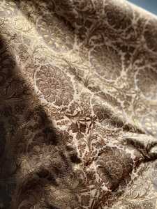 Tissu brocart floral jacquard métallisé tissé, poids moyen, pour revêtement de canapé - Product Image 4