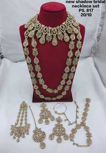 Conjunto de Joyería Nupcial India Real – Gargantilla Chapada en Oro con Circonitas y Colección de Brazaletes Largos - Product Image 1