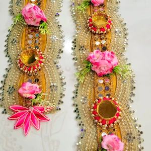 Par de Latkans Florales Hechos a Mano con Detalles de Loto Rosa y Adornos Dorados de Primera Calidad, Decoración para Bodas para Colgar en la Puerta - Product Image 1