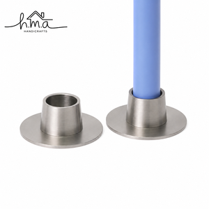 Candelabro Cónico de Latón Dorado con Base Redonda, Diseño Moderno Minimalista, Forma Cilíndrica, Elegante Decoración de Mesa - Product Image 5