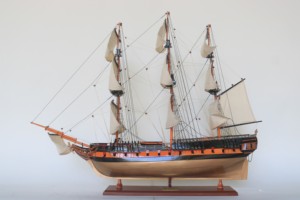 Maqueta de Barco Histórico Británico HMS SURPRISE, Hecha a Mano y Pintada en Madera, Artículo Coleccionable - Product Image 2
