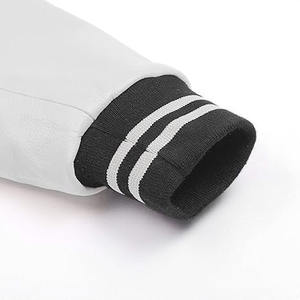 Veste universitaire classique respirante en satin pour hommes, avec patchs brodés américains personnalisés, envoyés par Dress Sports - Product Image 4