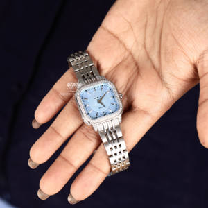 นาฬิกาข้อมือทรงสี่เหลี่ยมประดับเพชรหรูหราสำหรับผู้หญิง หน้าปัดสีน้ำเงิน ประดับโมอิสซาไนต์ ดีไซน์ฮิปฮอป ขนาดกะทัดรัด สายสแตนเลสสตีล - Product Image 3