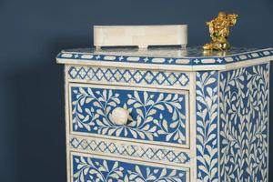 Table à tiroirs en os incrusté de la marque ILAHI, design moderne, détails en agate, rangement à trois niveaux, meuble portable pour la maison - Product Image 3