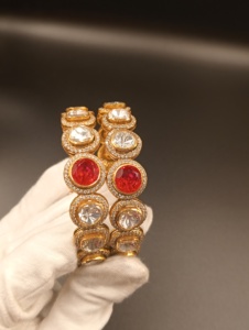 Pulseras de Plata con Baño de Oro y Cristales Rojos Dobletes, Joyería de Compromiso Moderna para Mujer, Estilo Polki con Engaste de Bisel - Product Image 5