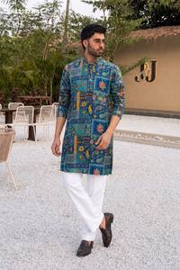 Kurta corta de crepé para uso ocasional con bordado de hilo dorado y lentejuelas, y pantalón polo de algodón grueso con bolsillos. Exportador indio. - Product Image 3