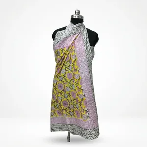 Tela de Algodón Estampada a Mano en Amarillo y Morado con Diseño Floral y Borde de Puntos para Confección de Saris y Decoración del Hogar - Product Image 2