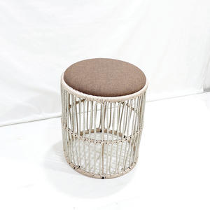 Table ronde Comehome en fer, plastique et corde, avec plateau tressé à la main gris et assise rembourrée - Product Image 3