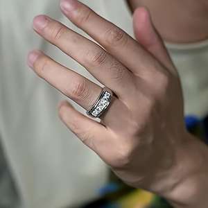 Anillo de Boda Geométrico Clásico con Moissanita de 2.50 Quilates, Estilo Hip-Hop para Hombre, Elegante Anillo de Plata de Ley 925 con Cinco Piedras - Product Image 3