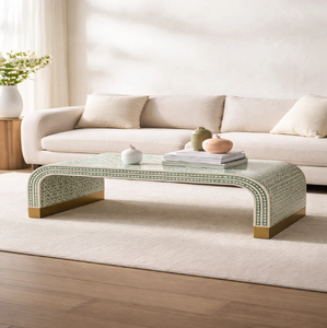 Mesa de centro redonda con diseño de incrustaciones en zigzag continuo en gris y crema. Disponible a precios de mayorista. - Product Image 4