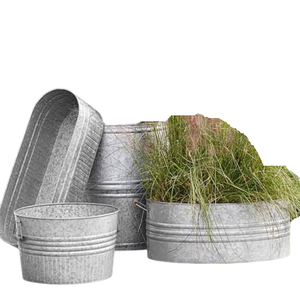 Seau en métal galvanisé fait à la main avec poignée en bois, style rustique, pour jardinières, utilisation durable en extérieur et en intérieur - Product Image 1