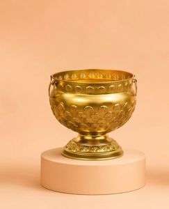 Antique Brass Flower Pot with Circular <b>Shell</b> Pattern Classic Design for Indoor Plants Durable Decorative Planter - Product Image 1